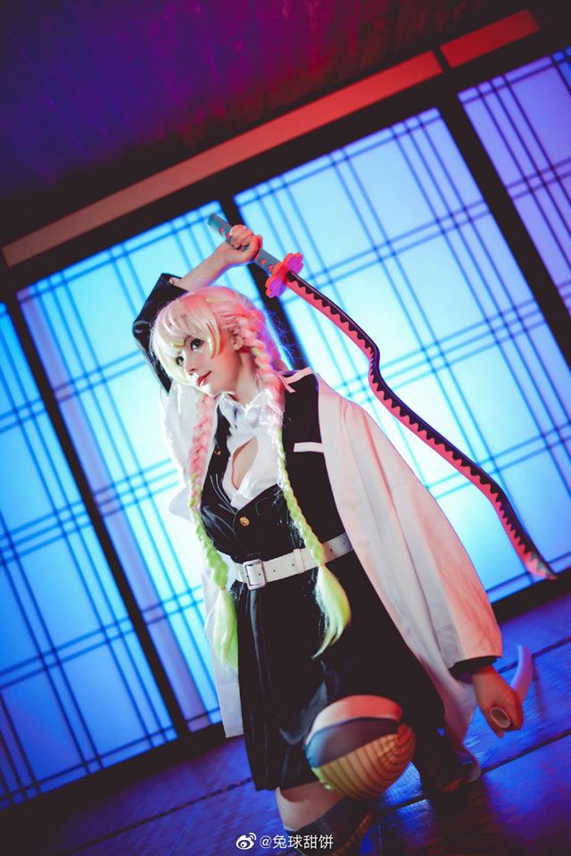 Kimetsu no Yaiba: Nhìn loạt ảnh cosplay Xà Trụ và Luyến Trụ mà tưởng họ yêu nhau đến nơi rồi - Ảnh 3.