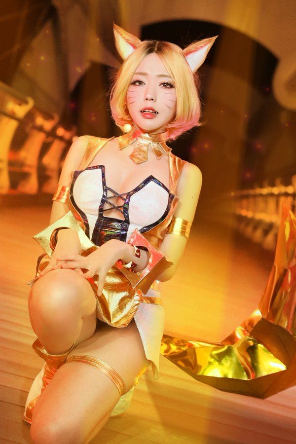 Quên luôn bản gốc với những màn hóa thân thành cô nàng Hồ ly Ahri nóng từng centimet của nữ cosplayer xứ kim chi - Ảnh 3.