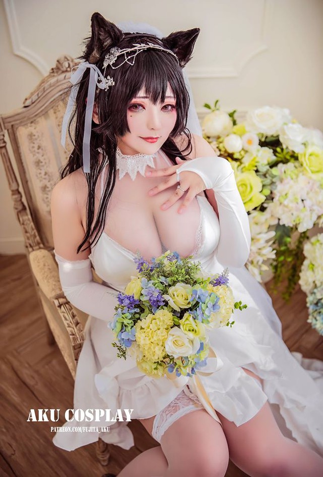 Xịt máu mũi khi thấy cô nàng Atago trong Azur Lane khoe vòng 1 siêu khủng - Ảnh 1.