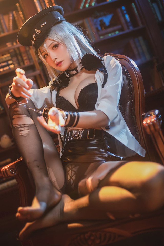 Bổ mắt khi ngắm loạt ảnh cosplay ngự tỷ Gangut đậm chất xôi thịt trong game Azur Lane - Ảnh 5.