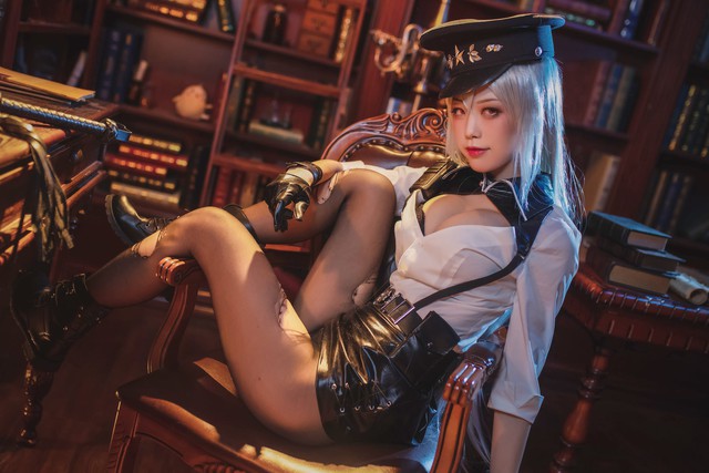 Bổ mắt khi ngắm loạt ảnh cosplay ngự tỷ Gangut đậm chất xôi thịt trong game Azur Lane - Ảnh 15.