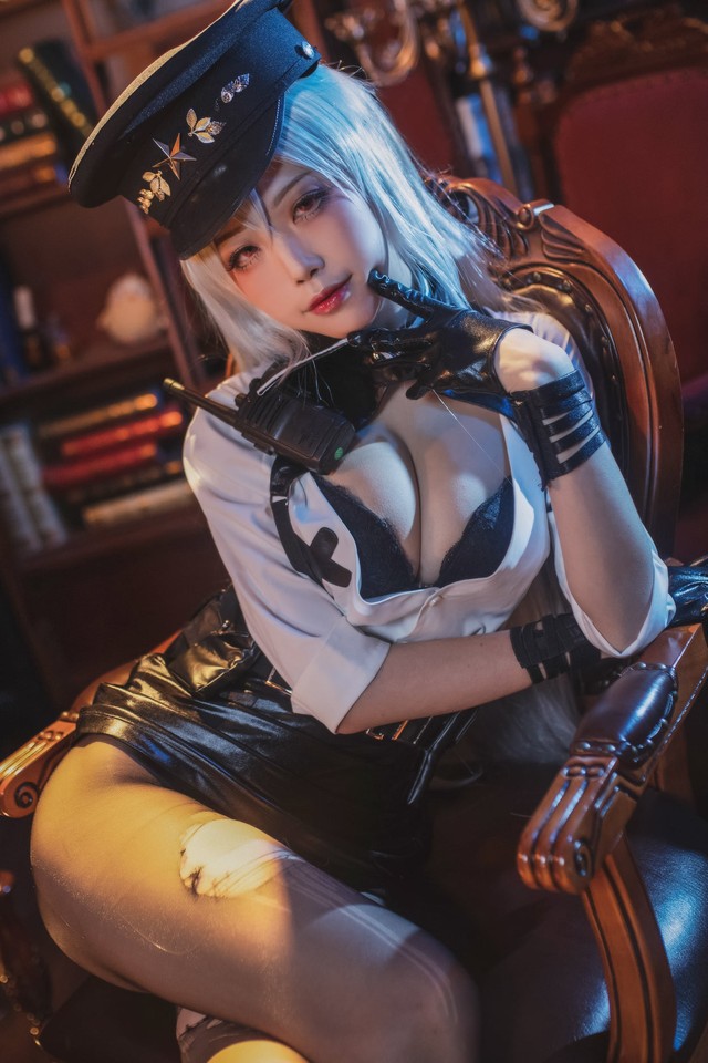 Bổ mắt khi ngắm loạt ảnh cosplay ngự tỷ Gangut đậm chất xôi thịt trong game Azur Lane - Ảnh 17.