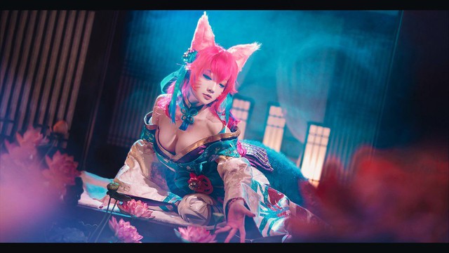 Cosplay Ahri Chiêu Hồn Thiên Hồ nóng hơn bản gốc, nữ cosplayer Hàn Quốc khiến dân tình bấn loạn - Ảnh 10.