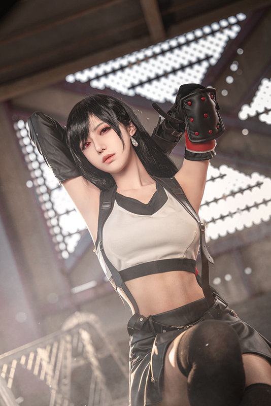 Cosplay Tifa ngực còn... to hơn bản gốc, dù diện sườn xám hay váy xanh cắt xẻ đều cực quyến rũ - Ảnh 15.