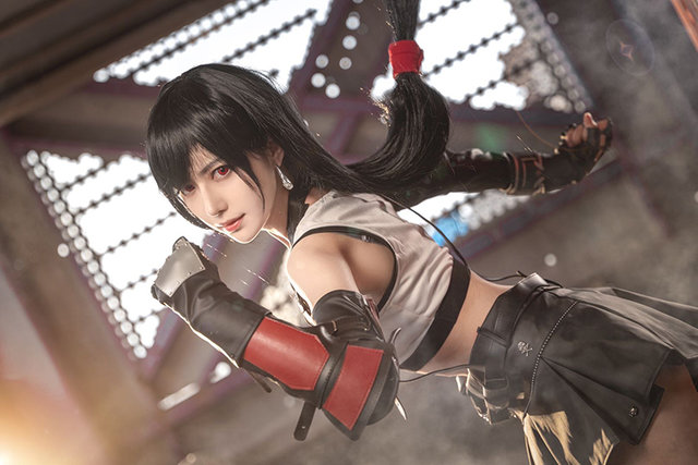 Cosplay Tifa ngực còn... to hơn bản gốc, dù diện sườn xám hay váy xanh cắt xẻ đều cực quyến rũ - Ảnh 19.