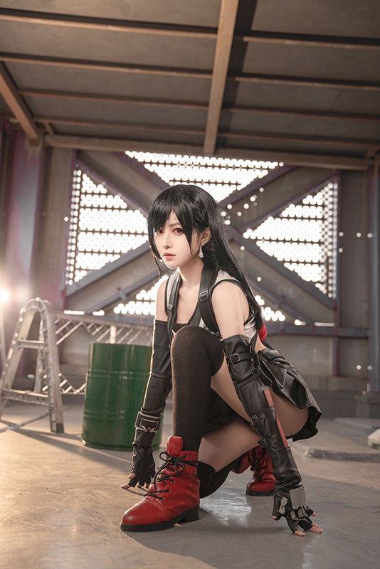 Cosplay Tifa ngực còn... to hơn bản gốc, dù diện sườn xám hay váy xanh cắt xẻ đều cực quyến rũ - Ảnh 20.