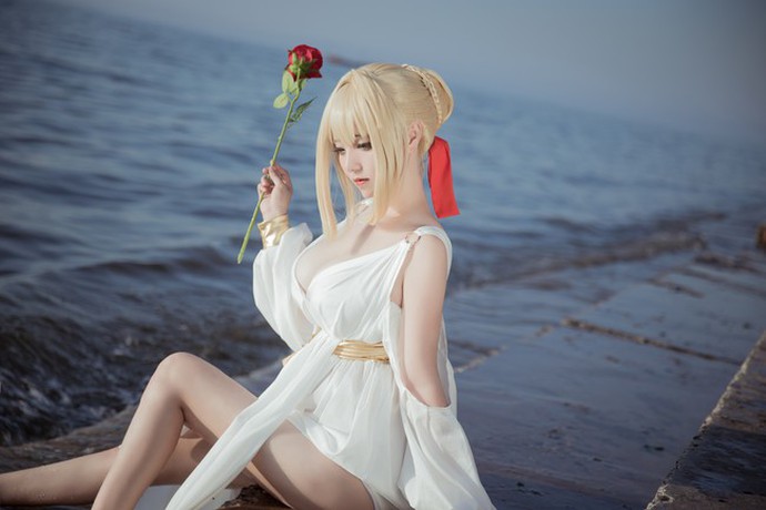 Cosplay nàng Saber ngực khủng khiến fan hâm mộ không khỏi xoa xuyến - Ảnh 12.