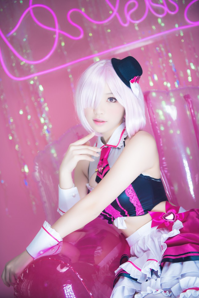 cosplay-co-nang-Mashu-Kyrielight-sieu-goi-cam-04