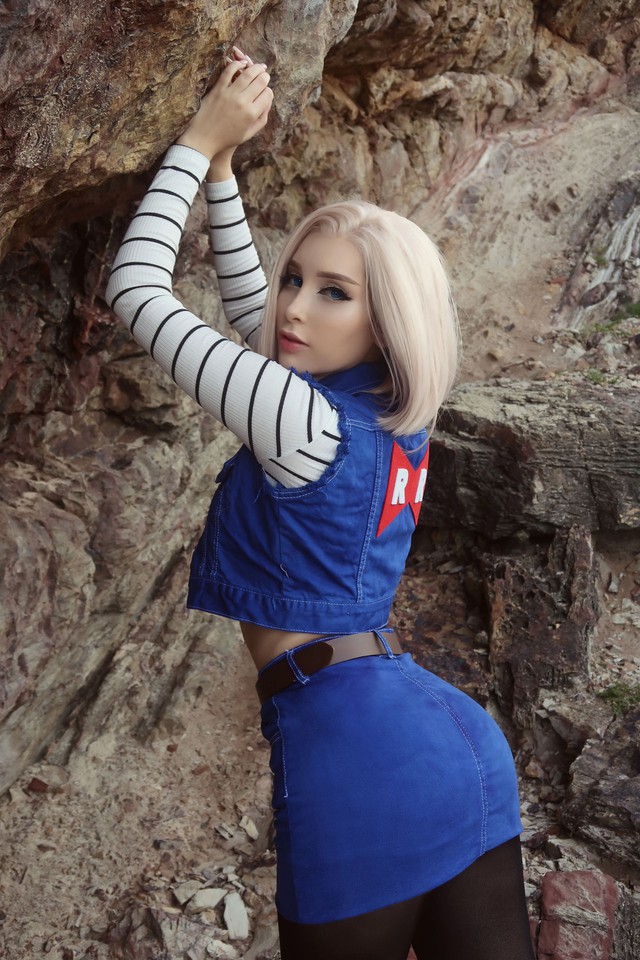 Mỹ nữ khiến fan ruột đứng ngồi không yên với màn cosplay Android 18 nóng bỏng đến từng xăng ti mét - Ảnh 10.