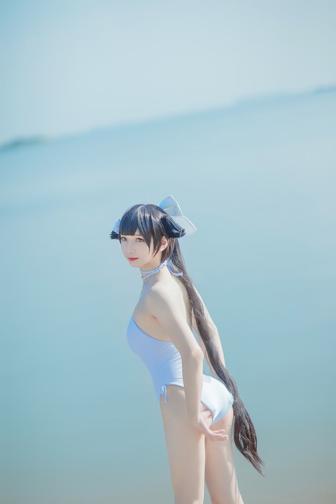 Lại nóng mắt với cosplay cực gợi cảm trong game hot Azur Lane - Ảnh 6.