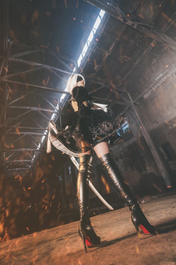 Bỏng mắt với cosplay về cô nàng 2B trong Nier: Automata - Ảnh 6.