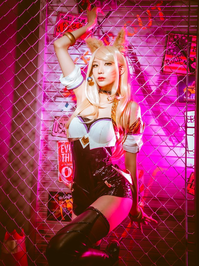 Bộ ảnh cosplay nõn nà chứng minh Ahri K/DA chưa và sẽ không bao giờ hết nóng - Ảnh 8.