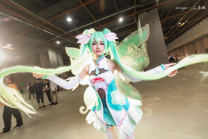 Lạ mắt với cosplay Hatsune Miku với mái tóc dài miên man - Ảnh 7.