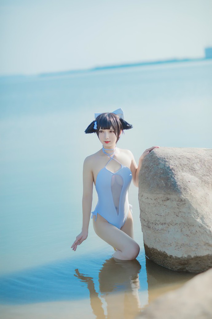 Lại nóng mắt với cosplay cực gợi cảm trong game hot Azur Lane - Ảnh 8.