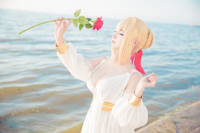 Cosplay nàng Saber ngực khủng khiến fan hâm mộ không khỏi xoa xuyến - Ảnh 9.