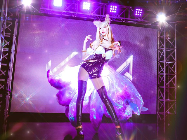 Bộ ảnh cosplay nõn nà chứng minh Ahri K/DA chưa và sẽ không bao giờ hết nóng - Ảnh 12.