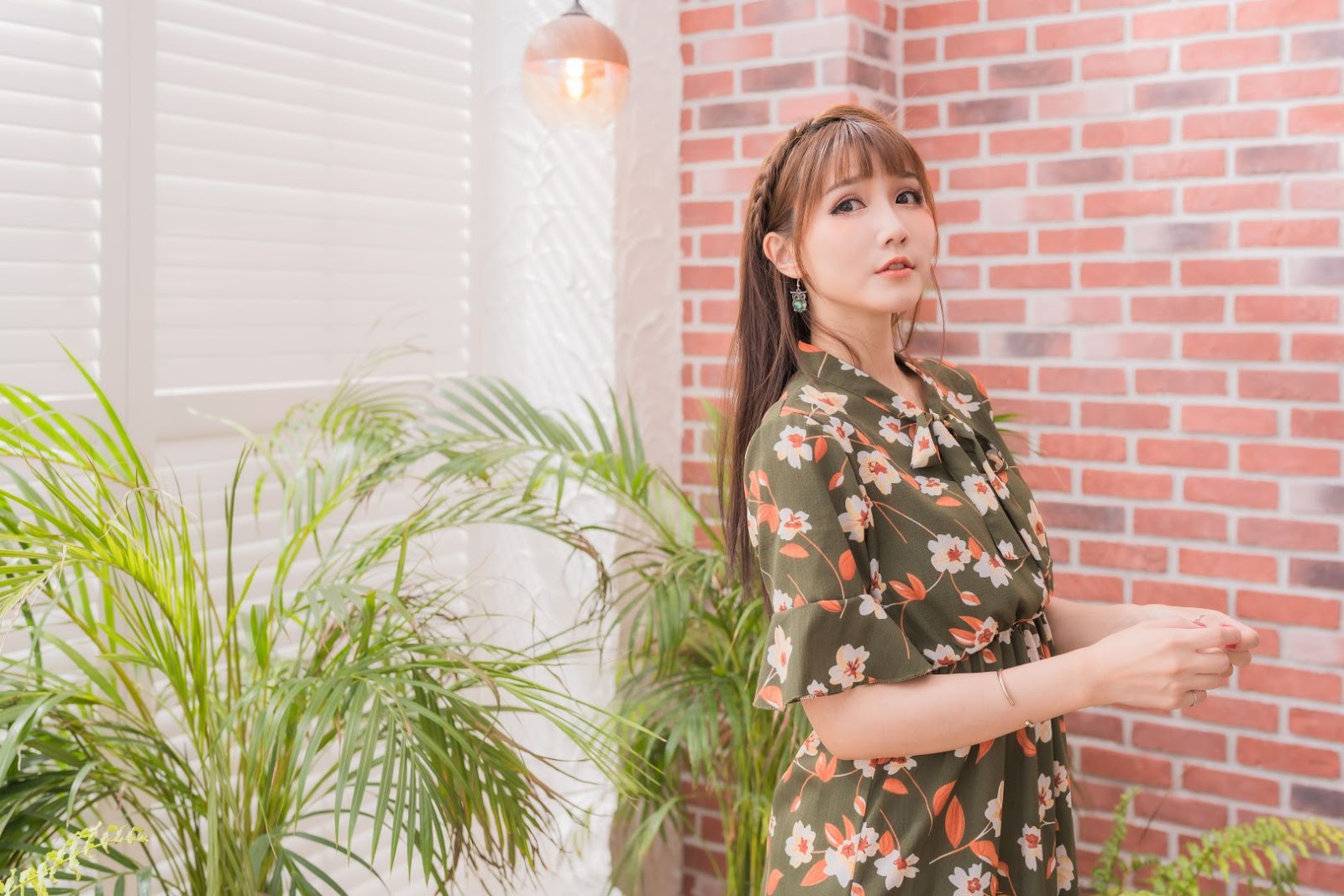 Qiao Qiao Er - 喬喬兒 - 2019.08.11 - Coffe Time Waiting For Someone - TruePic.net