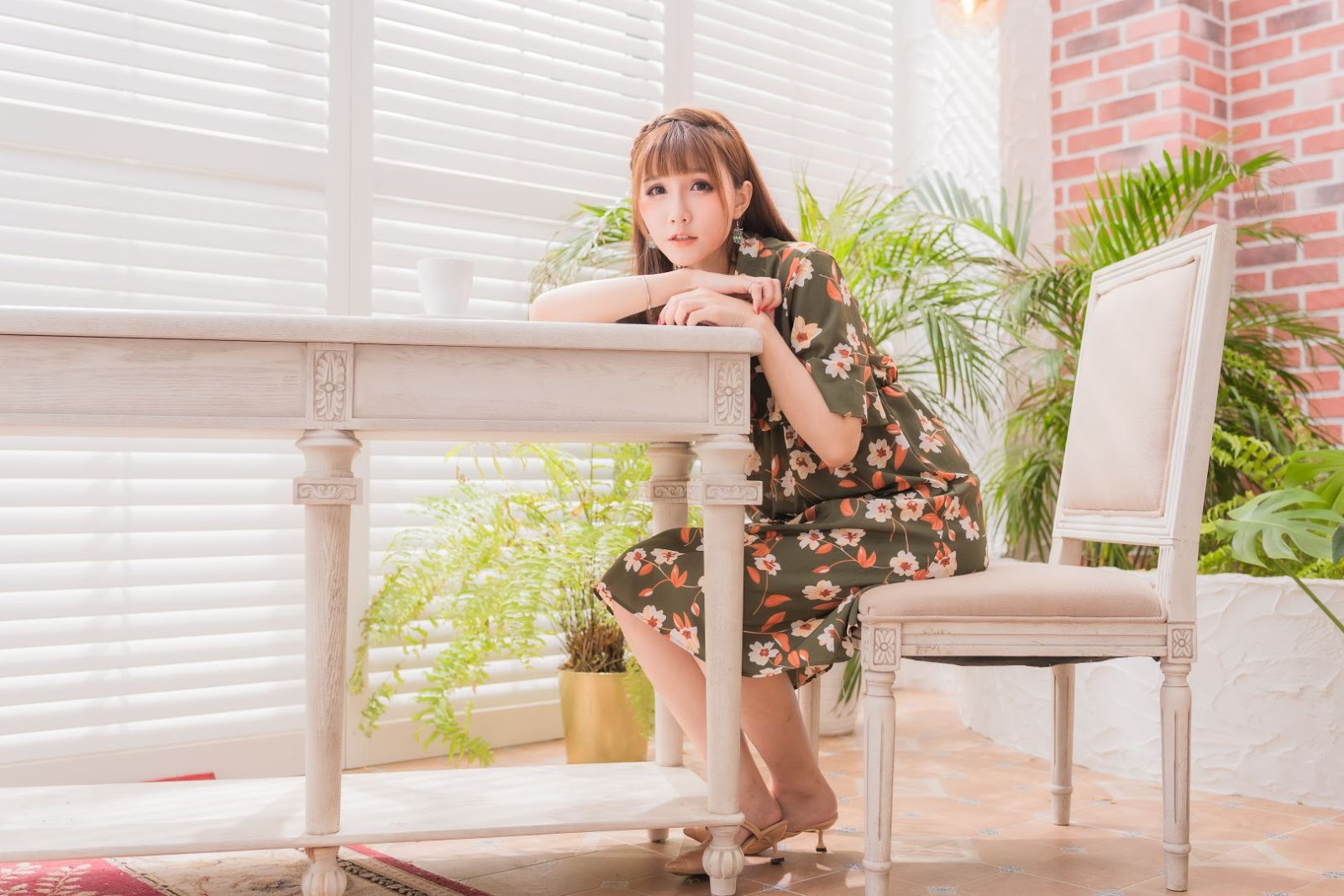 Qiao Qiao Er - 喬喬兒 - 2019.08.11 - Coffe Time Waiting For Someone - TruePic.net