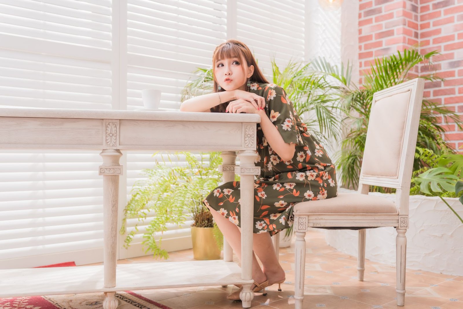 Qiao Qiao Er - 喬喬兒 - 2019.08.11 - Coffe Time Waiting For Someone - TruePic.net