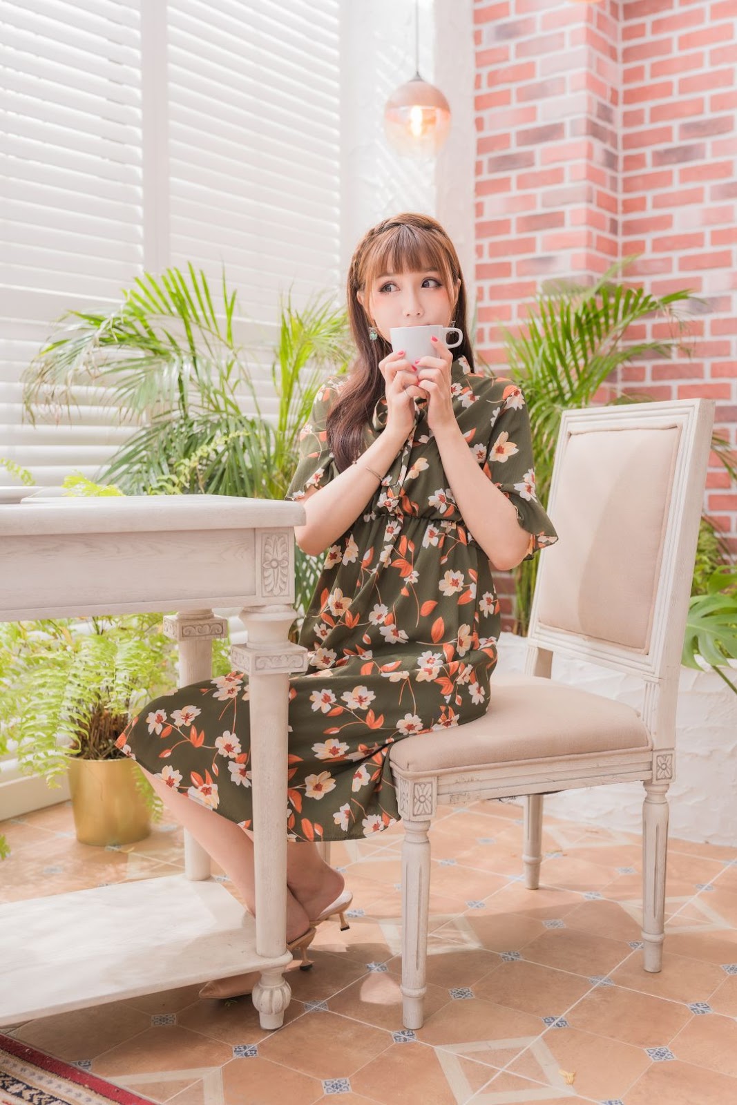 Qiao Qiao Er - 喬喬兒 - 2019.08.11 - Coffe Time Waiting For Someone - TruePic.net