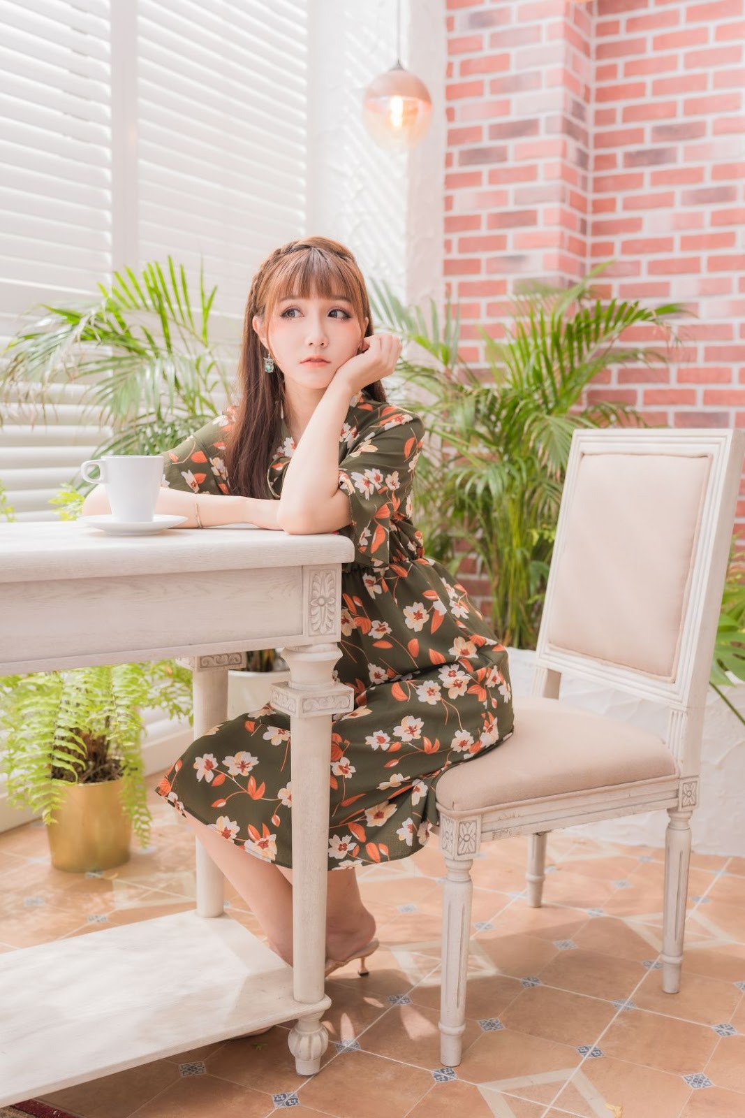 Qiao Qiao Er - 喬喬兒 - 2019.08.11 - Coffe Time Waiting For Someone - TruePic.net