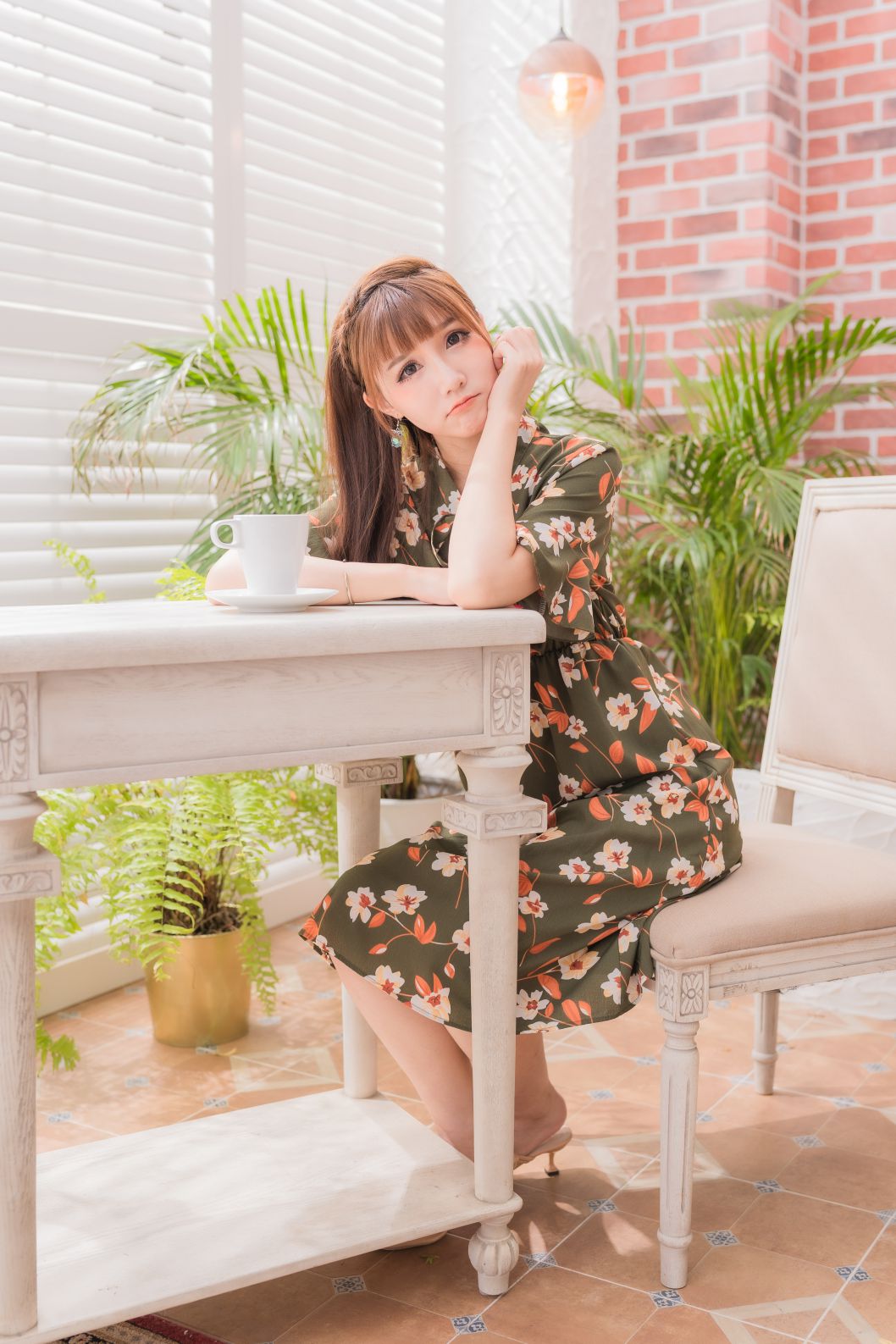 Qiao Qiao Er - 喬喬兒 - 2019.08.11 - Coffe Time Waiting For Someone - TruePic.net