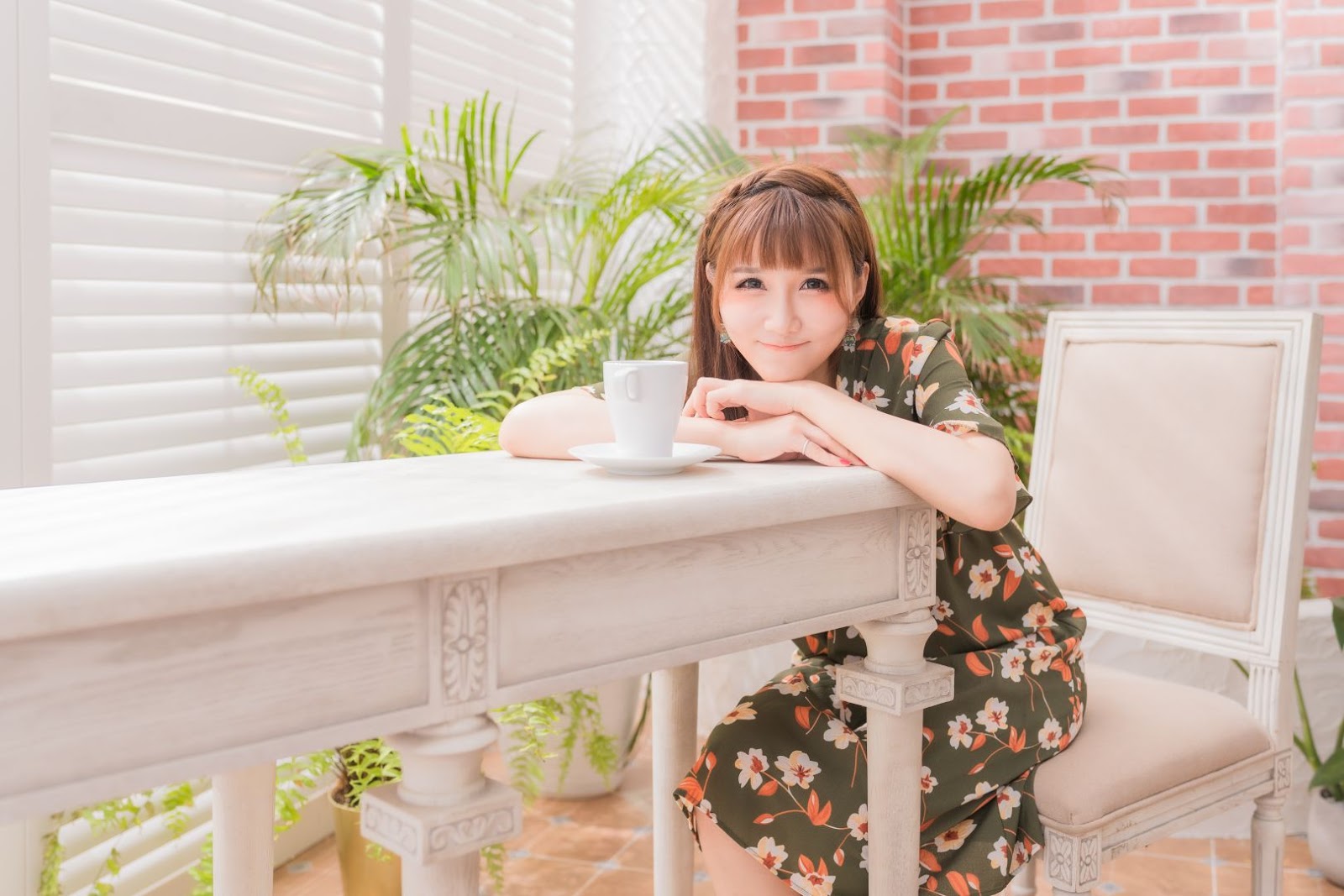 Qiao Qiao Er - 喬喬兒 - 2019.08.11 - Coffe Time Waiting For Someone - TruePic.net