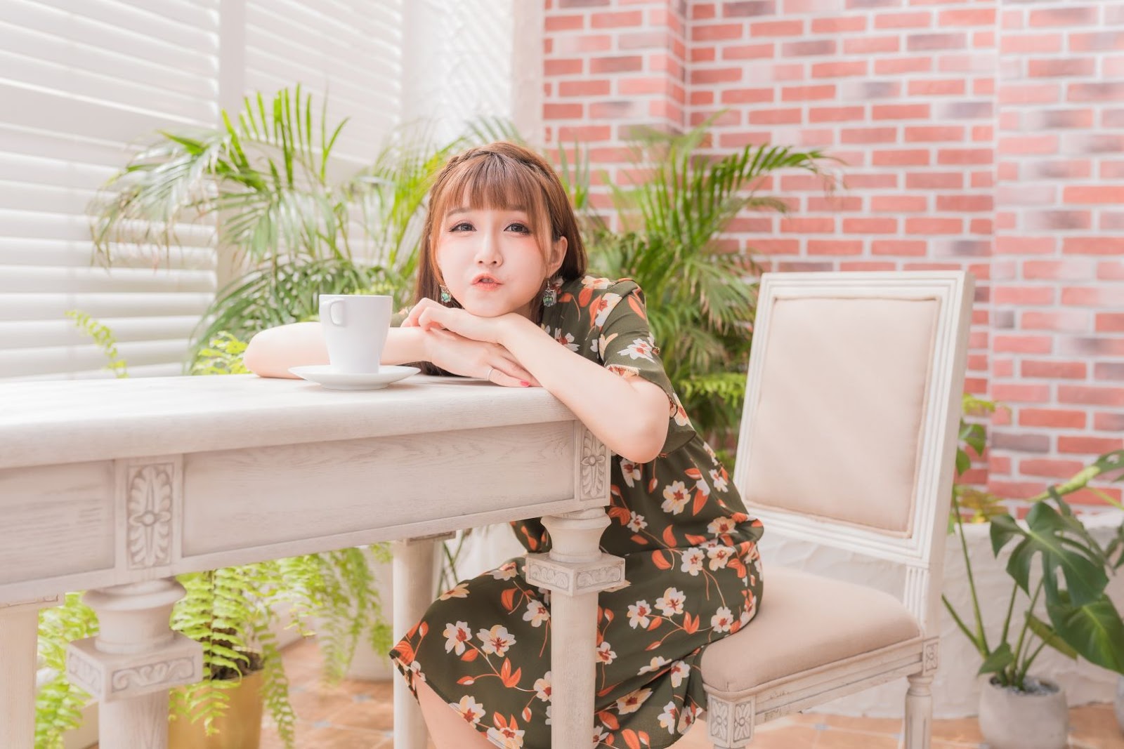 Qiao Qiao Er - 喬喬兒 - 2019.08.11 - Coffe Time Waiting For Someone - TruePic.net