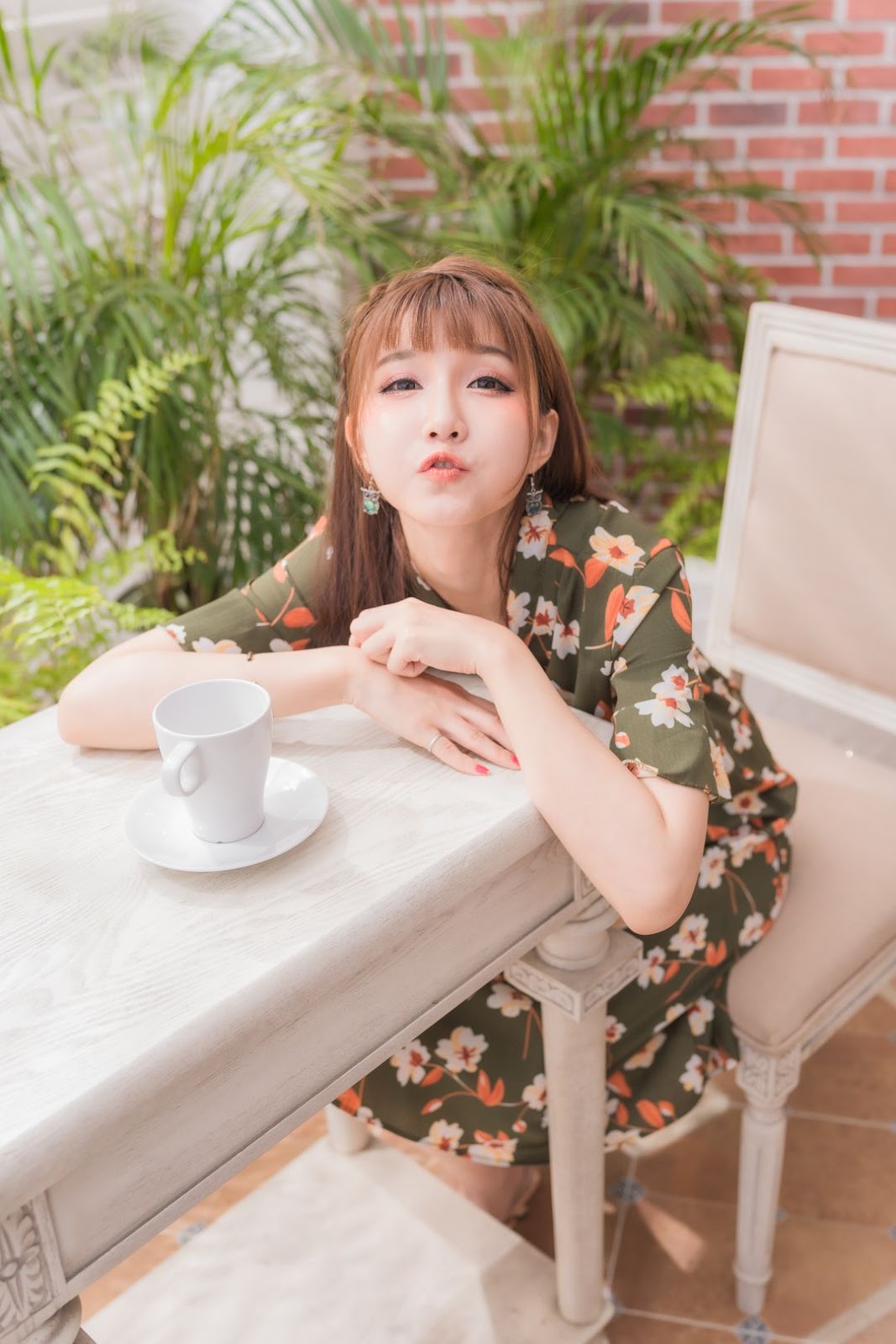 Qiao Qiao Er - 喬喬兒 - 2019.08.11 - Coffe Time Waiting For Someone - TruePic.net