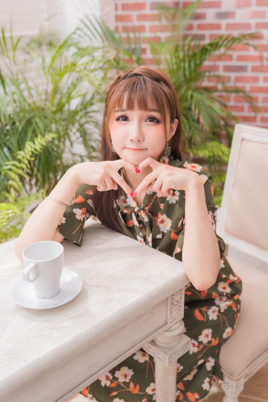 Qiao Qiao Er - 喬喬兒 - 2019.08.11 - Coffe Time Waiting For Someone - TruePic.net