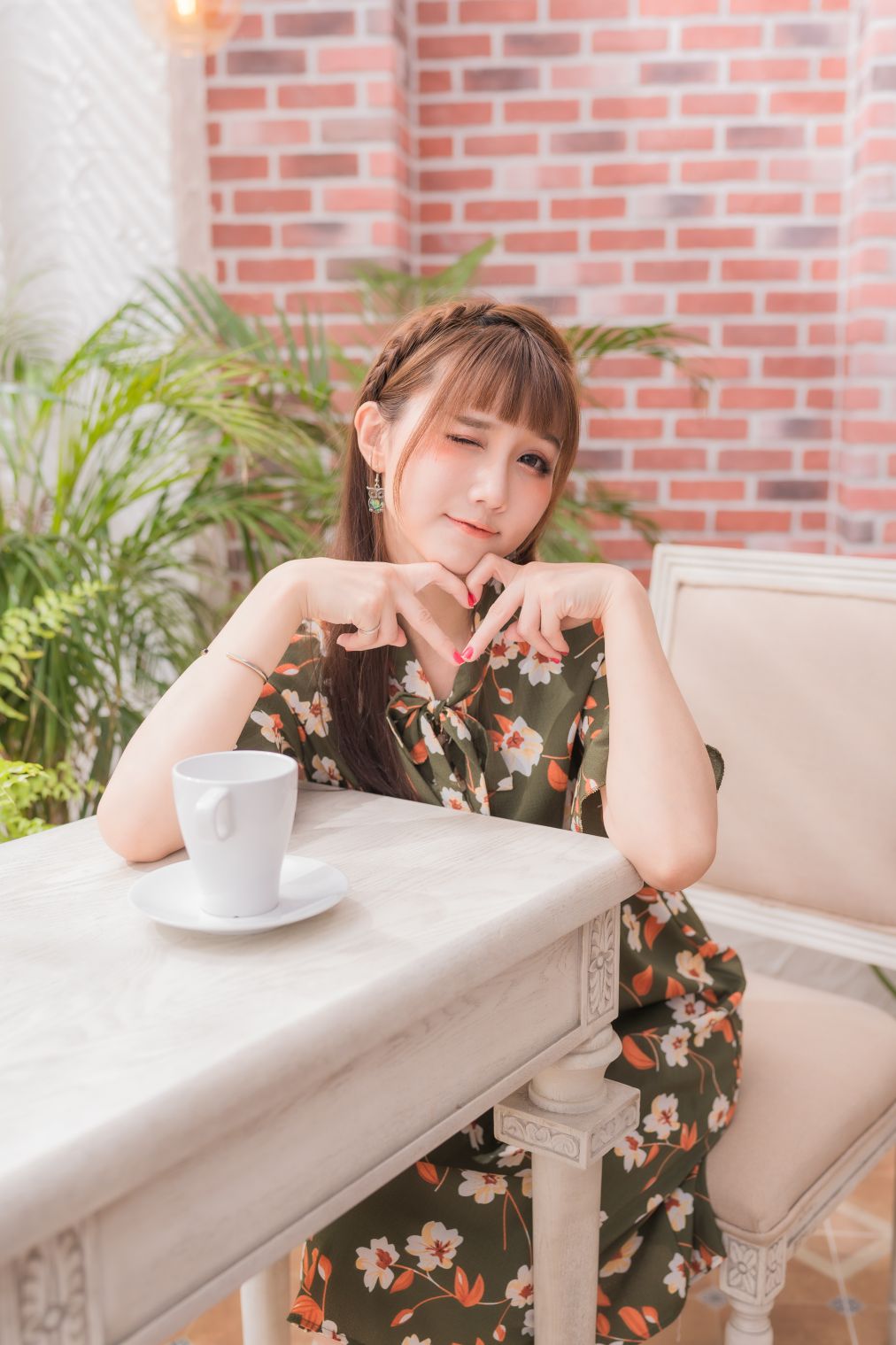 Qiao Qiao Er - 喬喬兒 - 2019.08.11 - Coffe Time Waiting For Someone - TruePic.net