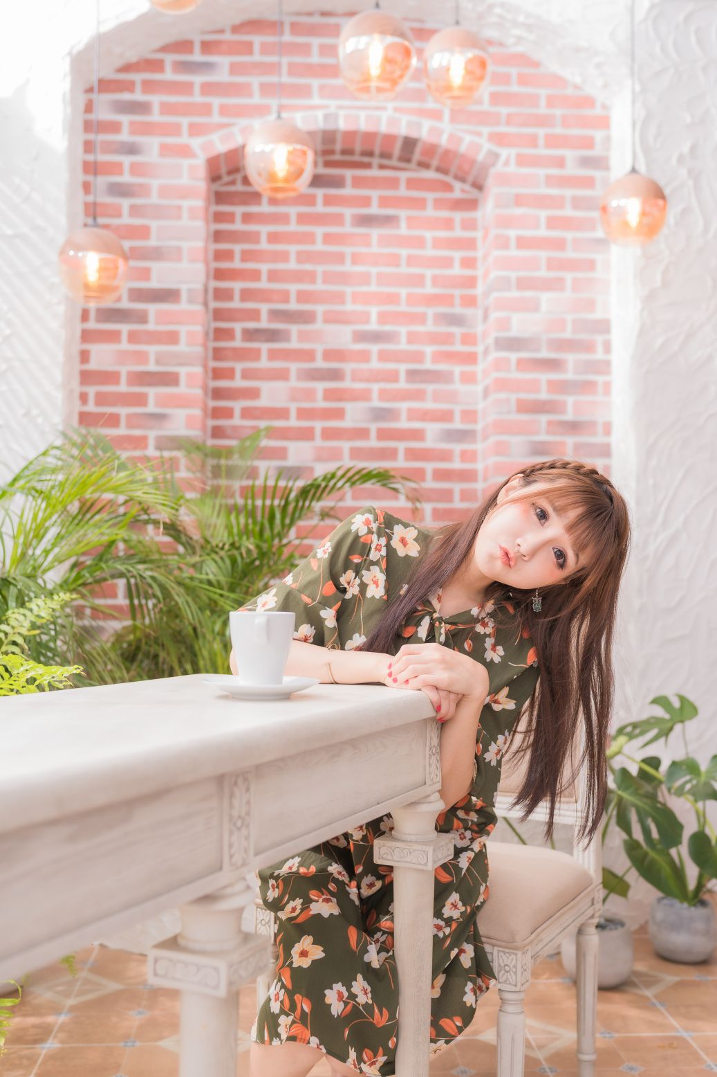 Qiao Qiao Er - 喬喬兒 - 2019.08.11 - Coffe Time Waiting For Someone - TruePic.net