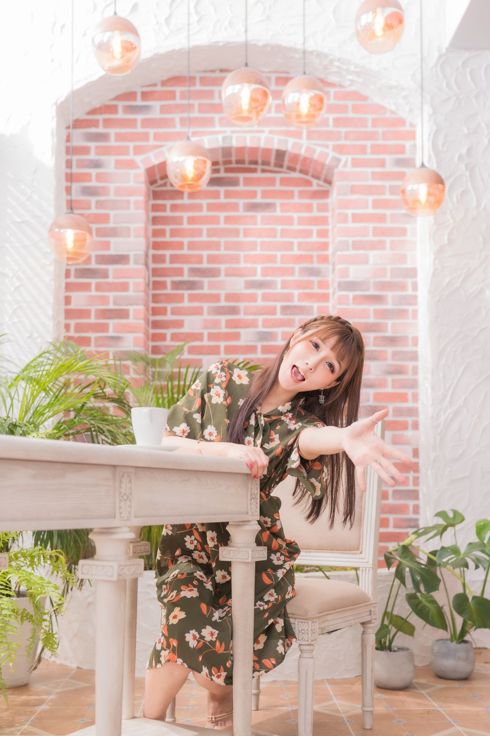 Qiao Qiao Er - 喬喬兒 - 2019.08.11 - Coffe Time Waiting For Someone - TruePic.net