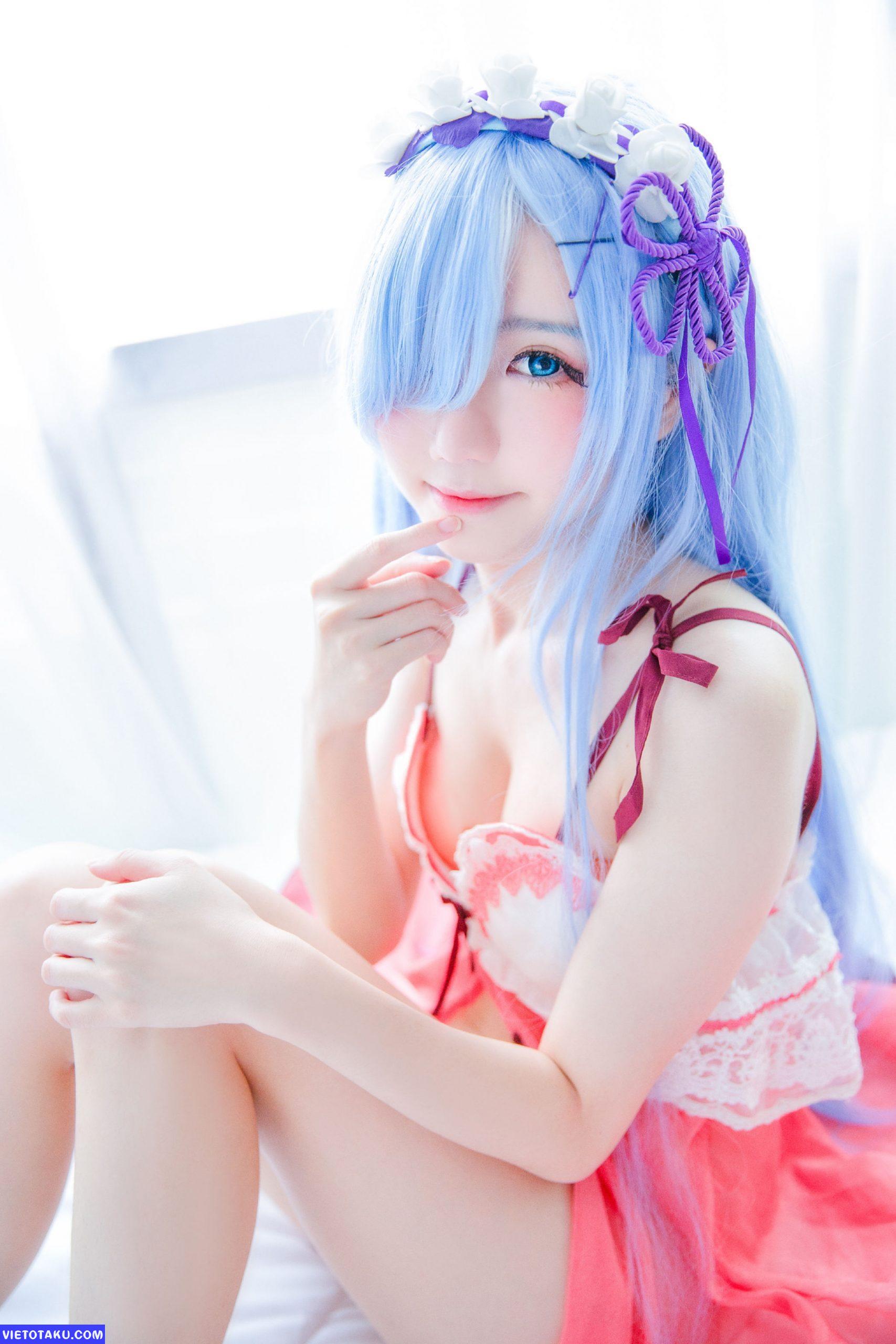 Đứng ngồi không yên với bộ Cosplay Rem của Sally Dorasnow 1