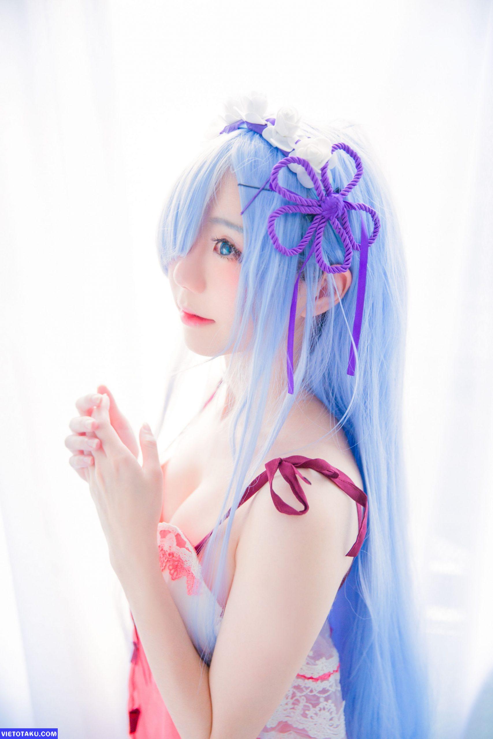 Đứng ngồi không yên với bộ Cosplay Rem của Sally Dorasnow 4