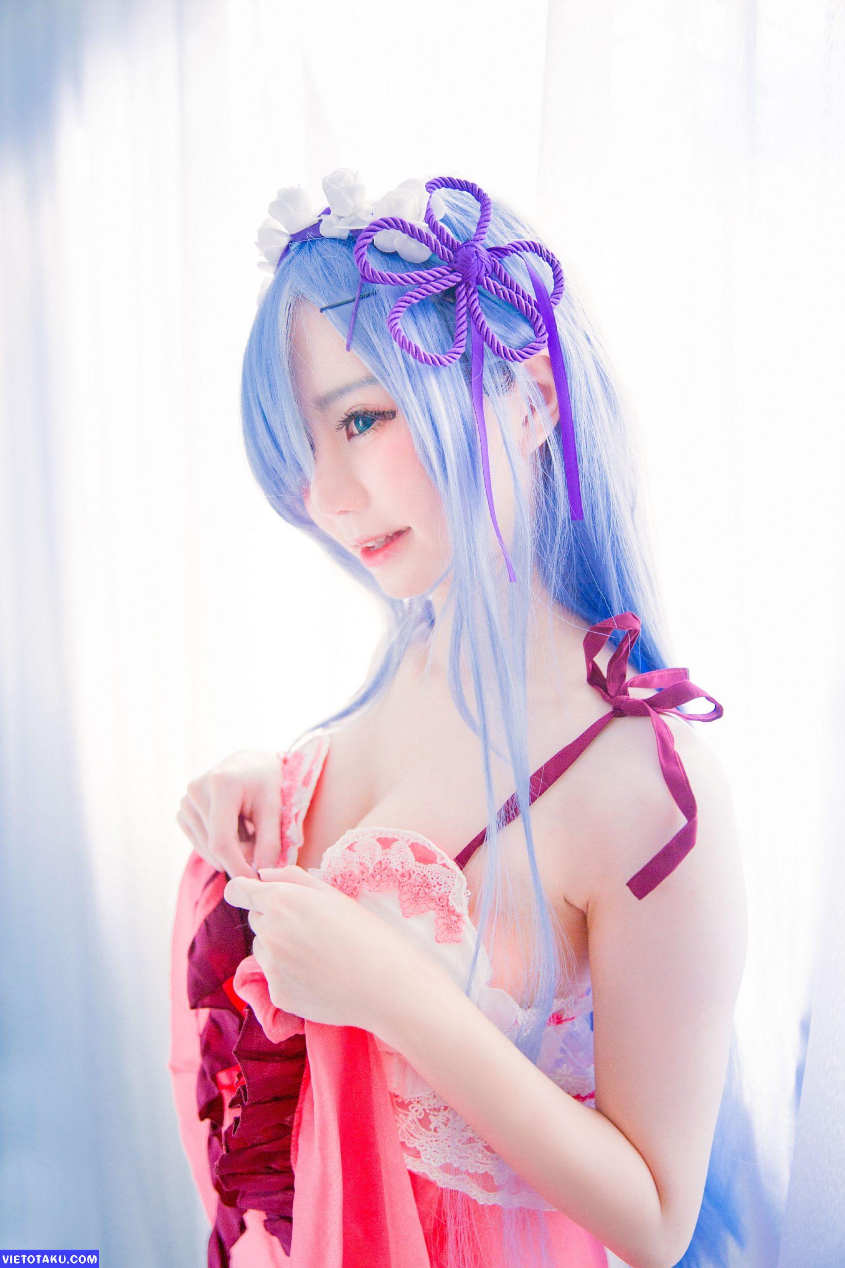 Đứng ngồi không yên với bộ Cosplay Rem của Sally Dorasnow 5