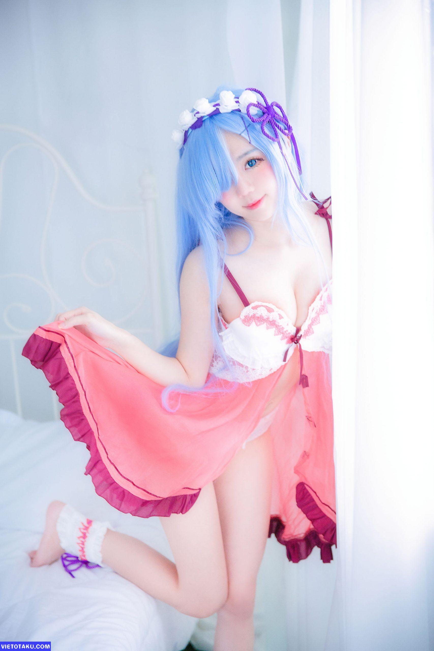 Đứng ngồi không yên với bộ Cosplay Rem của Sally Dorasnow 6