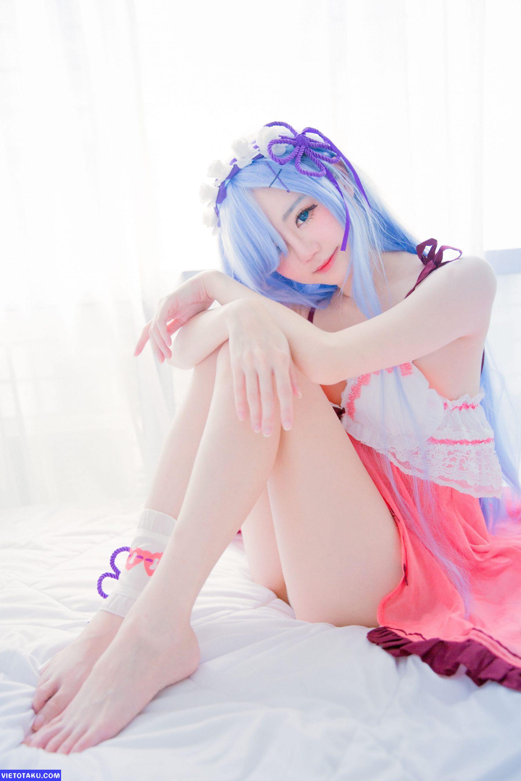 Đứng ngồi không yên với bộ Cosplay Rem của Sally Dorasnow 7