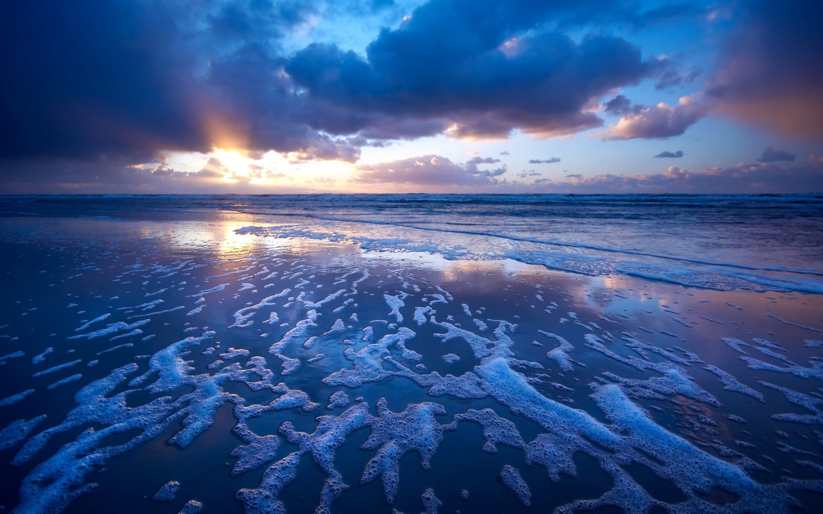 sunlight, sunset, sea, water, shore, sand, reflection, sky, Earth, sunrise, calm, evening, morning, coast, horizon, atmosphere, foam, Arctic, dusk, cloud, dawn, ocean, wave, tide, computer wallpaper, atmosphere of earth, afterglow, geological phenomenon, wind wave, arctic ocean, cumulus, phenomenon