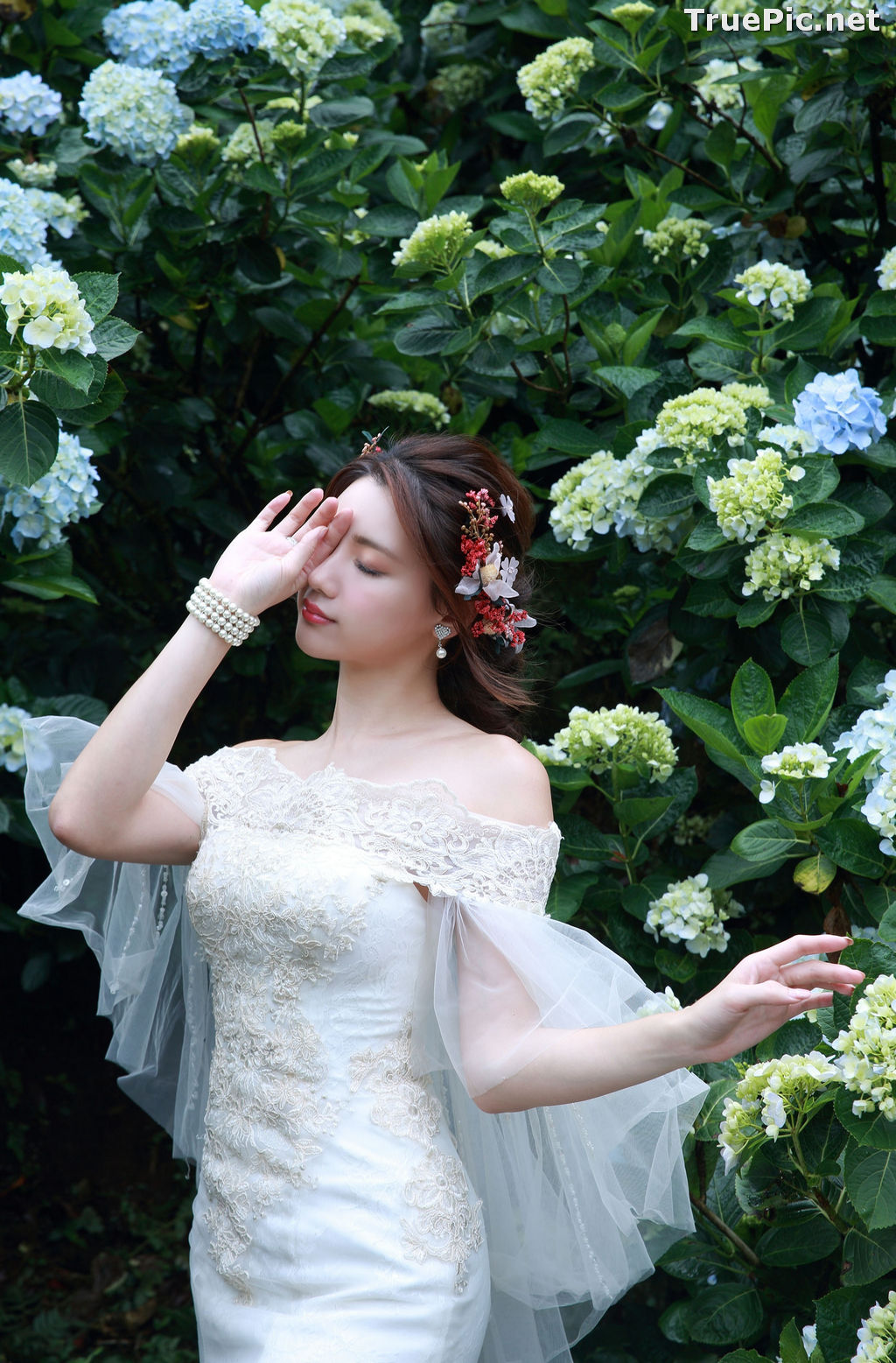 Image Taiwanese Model - 張倫甄 - Beautiful Bride and Hydrangea Flowers - TruePic.net - Picture-13