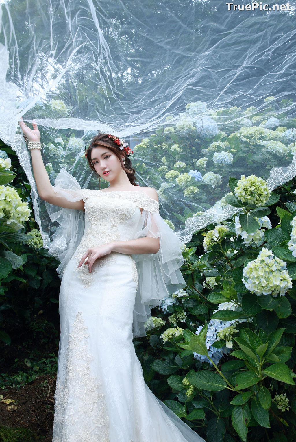 Image Taiwanese Model - 張倫甄 - Beautiful Bride and Hydrangea Flowers - TruePic.net - Picture-29