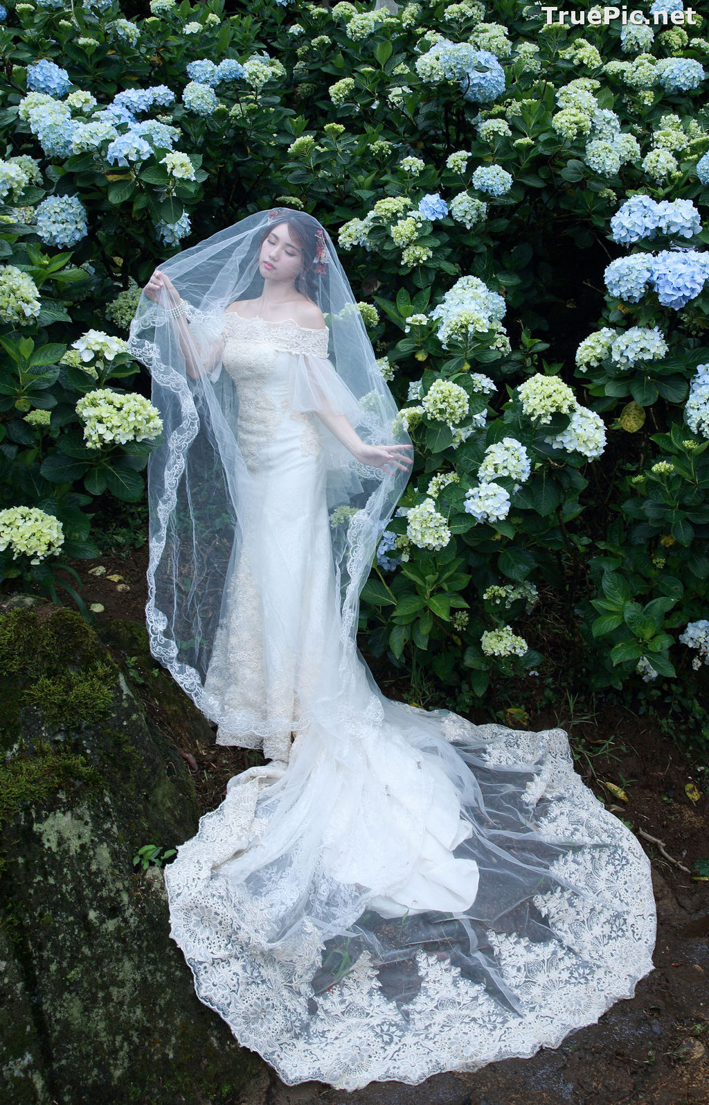 Image Taiwanese Model - 張倫甄 - Beautiful Bride and Hydrangea Flowers - TruePic.net - Picture-32