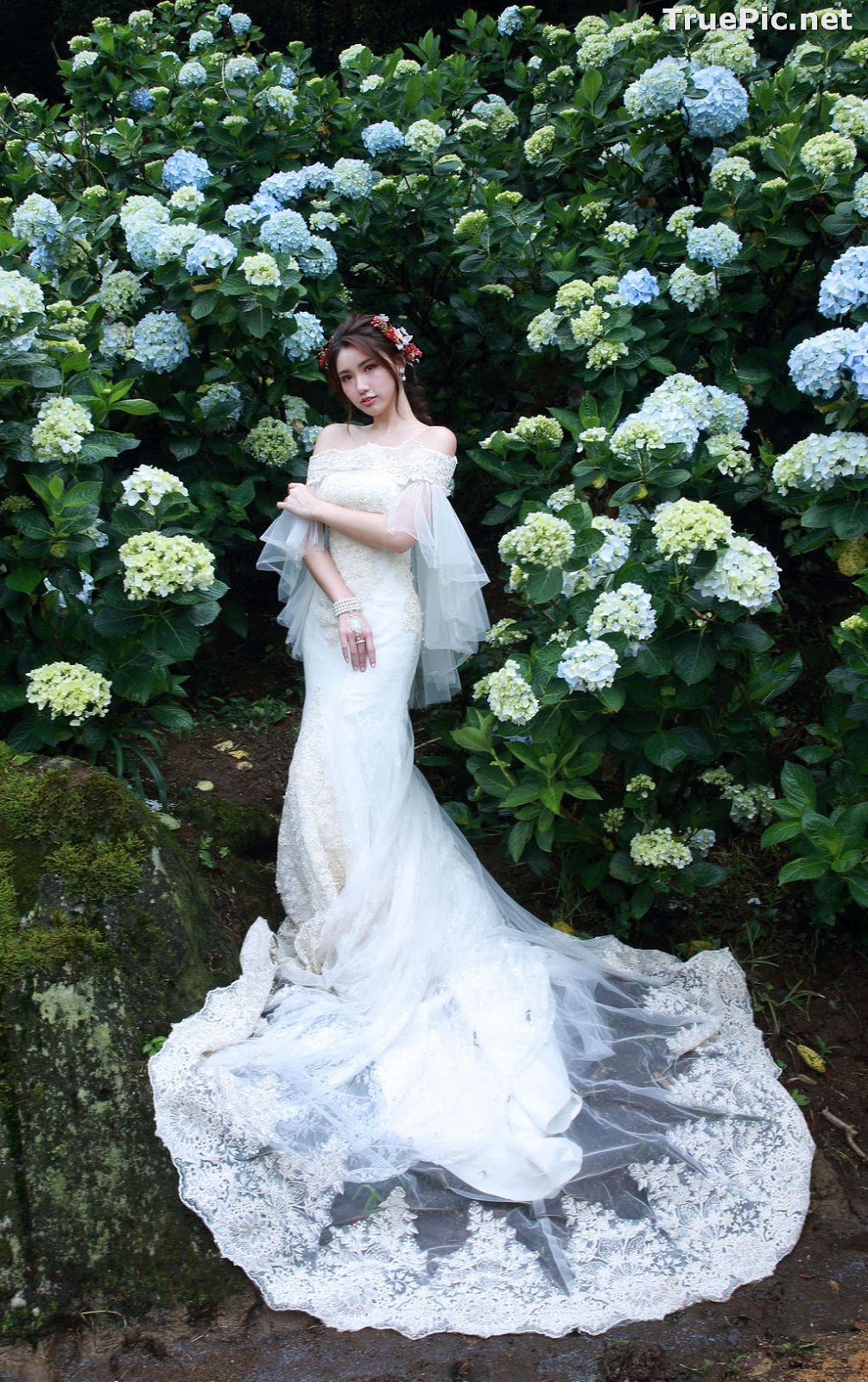 Image Taiwanese Model - 張倫甄 - Beautiful Bride and Hydrangea Flowers - TruePic.net - Picture-3