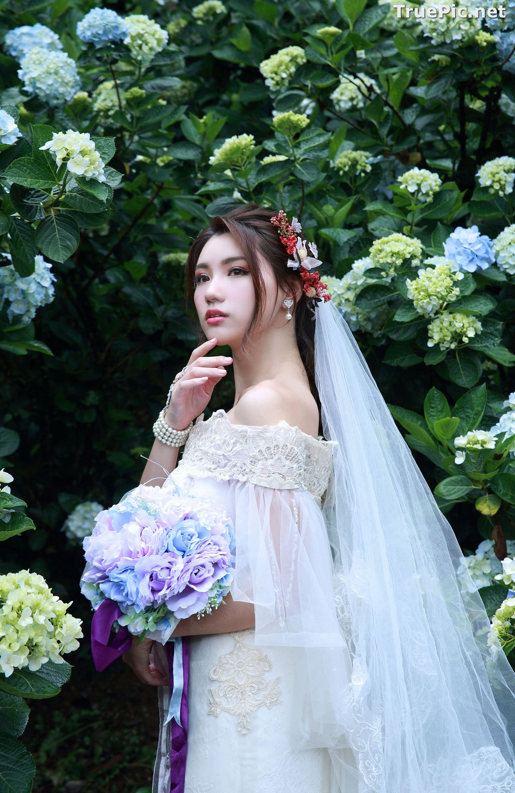 Image Taiwanese Model - 張倫甄 - Beautiful Bride and Hydrangea Flowers - TruePic.net - Picture-37