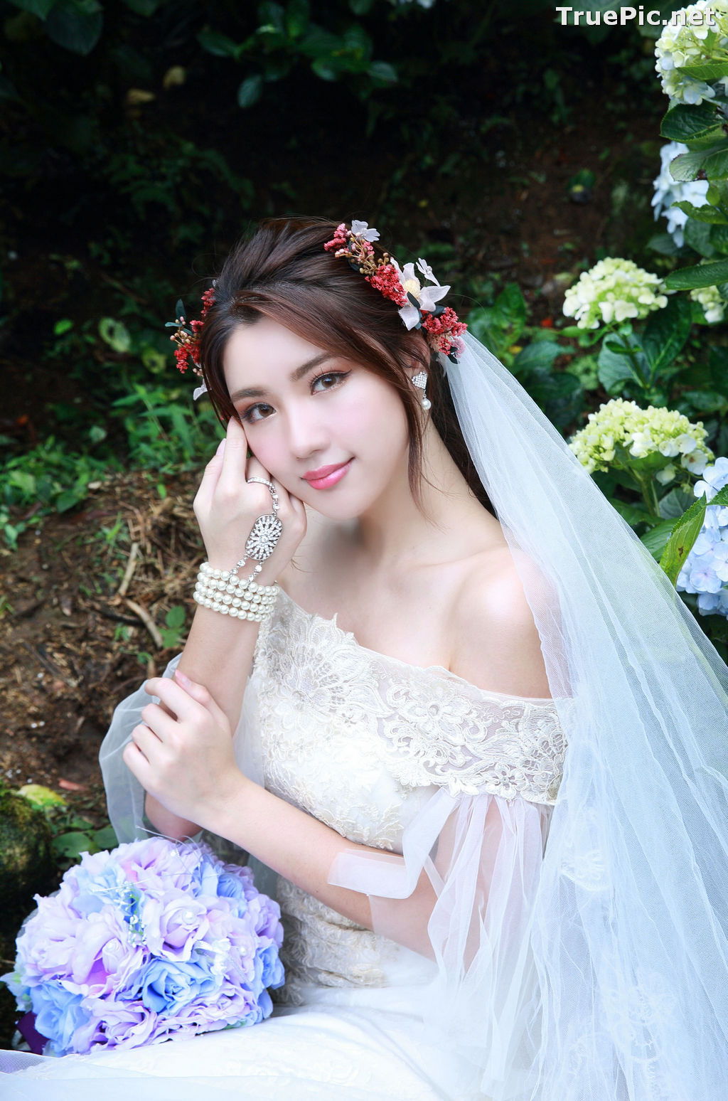 Image Taiwanese Model - 張倫甄 - Beautiful Bride and Hydrangea Flowers - TruePic.net - Picture-40