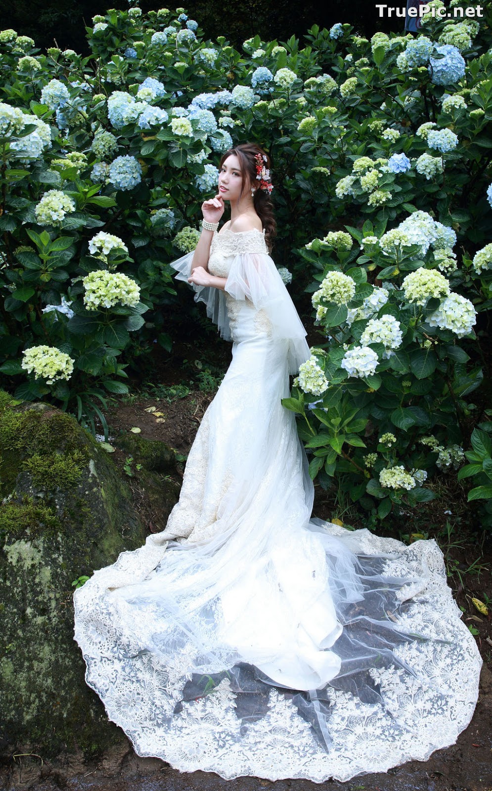 Image Taiwanese Model - 張倫甄 - Beautiful Bride and Hydrangea Flowers - TruePic.net - Picture-4