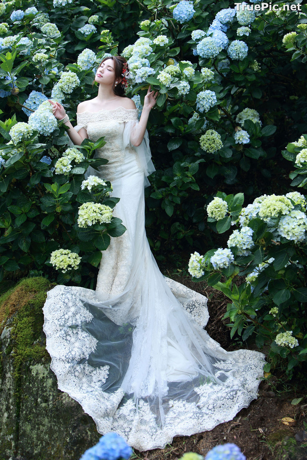 Image Taiwanese Model - 張倫甄 - Beautiful Bride and Hydrangea Flowers - TruePic.net - Picture-61