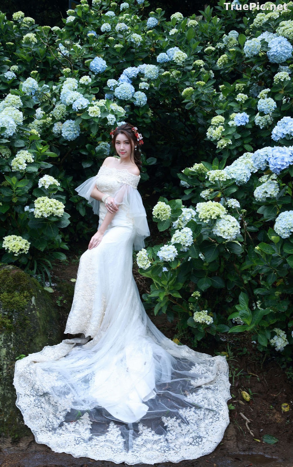 Image Taiwanese Model - 張倫甄 - Beautiful Bride and Hydrangea Flowers - TruePic.net - Picture-9