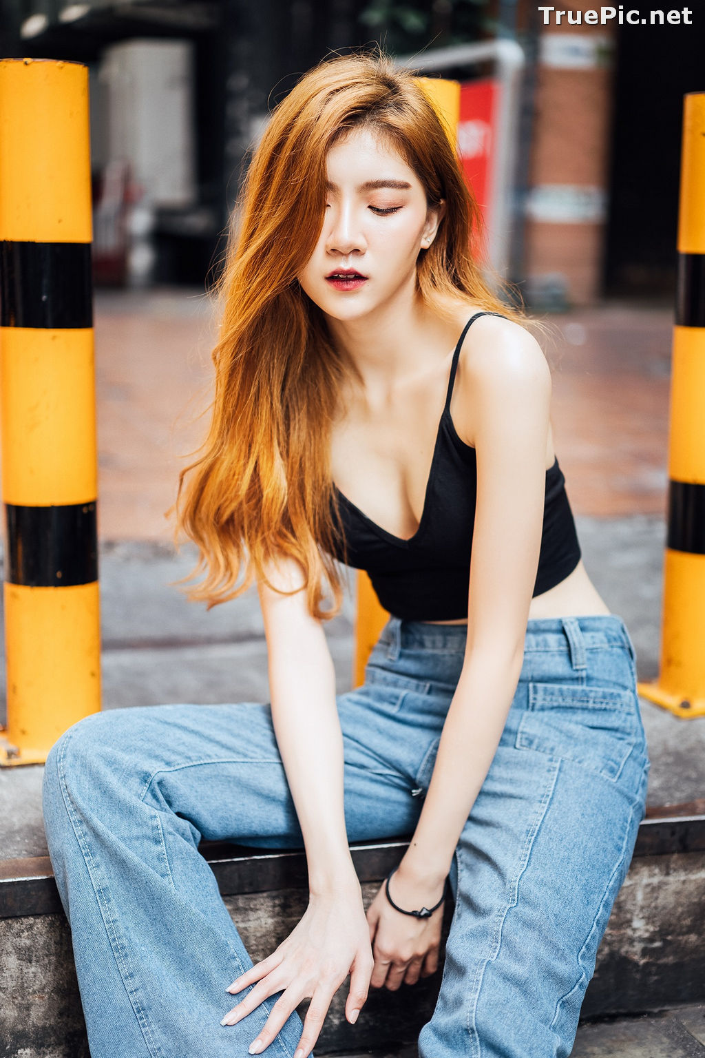 Image Thailand Model - Sasi Ngiunwan - Black Crop Tops and Jean - TruePic.net - Picture-26