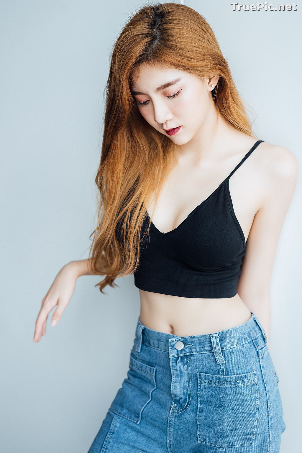 Image Thailand Model - Sasi Ngiunwan - Black Crop Tops and Jean - TruePic.net - Picture-3